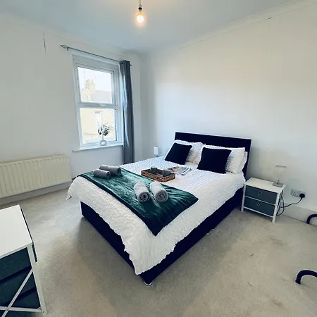 Cumberland House-2 Bed House Apartment *